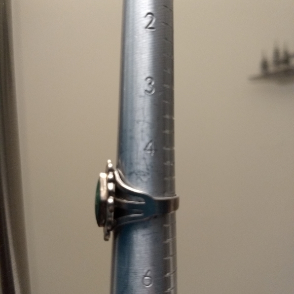 Vintage Silver and Turquoise Ring - Picture 5 of 8